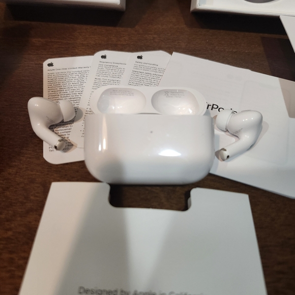 Apple AirPods Pro - Picture 2 of 10